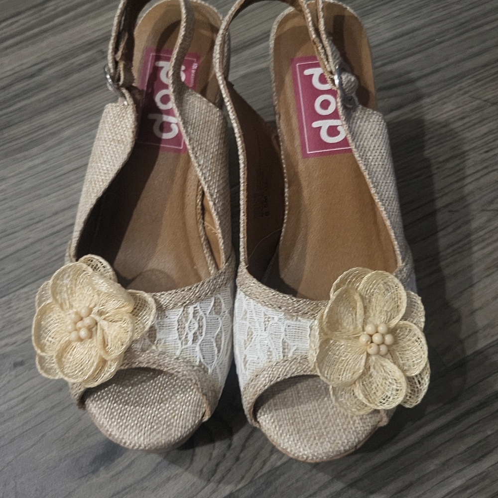 Pop Cream Espadrilles with Floral Embellishments